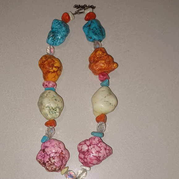 Artisan handcrafted howlite and rhinestone cross necklace - Picture 4 of 7